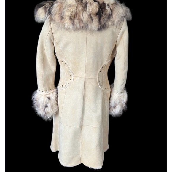 Elegant Cream sheepskin Fur-Trimmed Women's Coat made in Italy - Picture 5 of 11